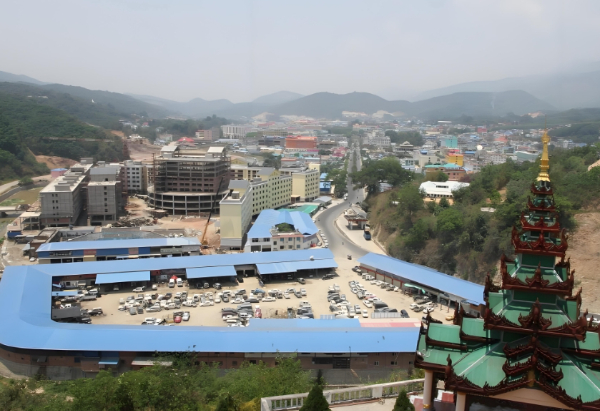 小城勐拉地區(qū)走私現(xiàn)象嚴(yán)重且治安混亂，為中緬邊境安全帶來嚴(yán)峻挑戰(zhàn).jpg